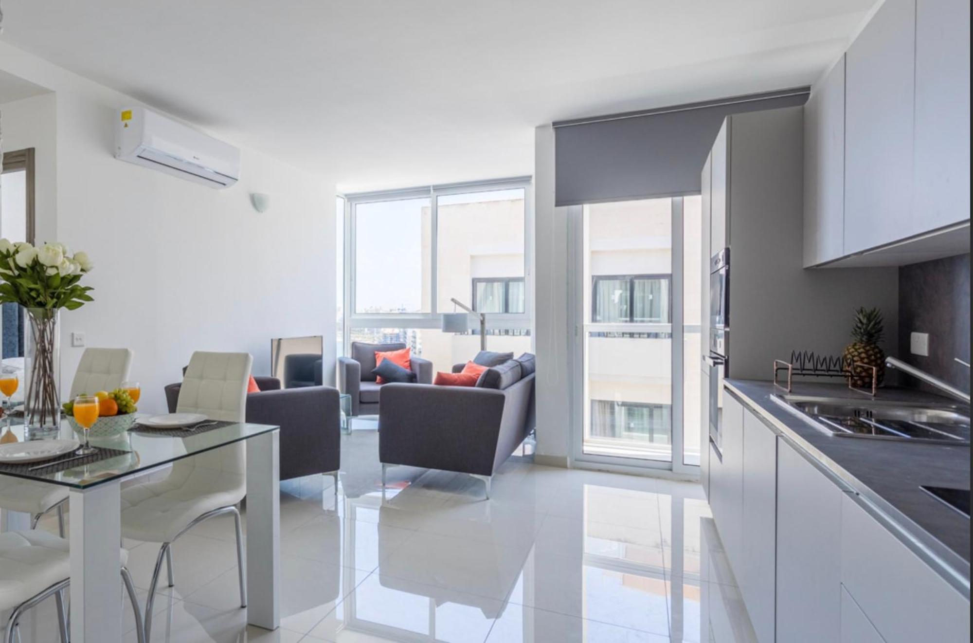 Saint Julian - Lovely Apartment With Terrace - Cityapartmentstay Saint Julian's 外观 照片